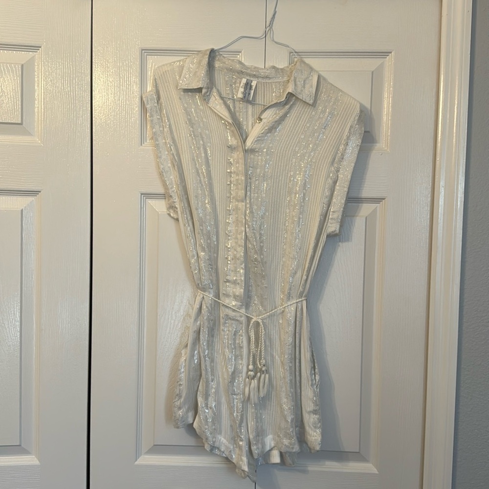 Isabella Rose jumper/beach cover up. White with silver threading.